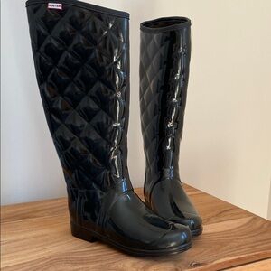 Hunter Luxurious Women's Glossy Black Quilted Boots 7 US REVOLVE
